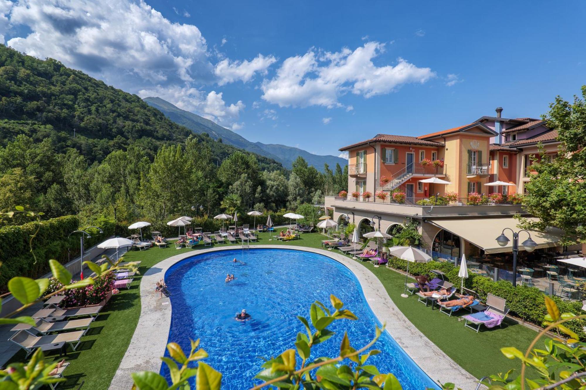 Aquazzurra Resort & Aparthotel 카노비오 외부 사진